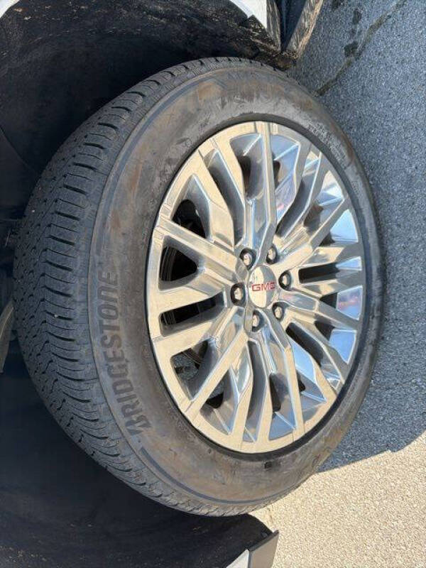 2023 GMC Yukon SLT