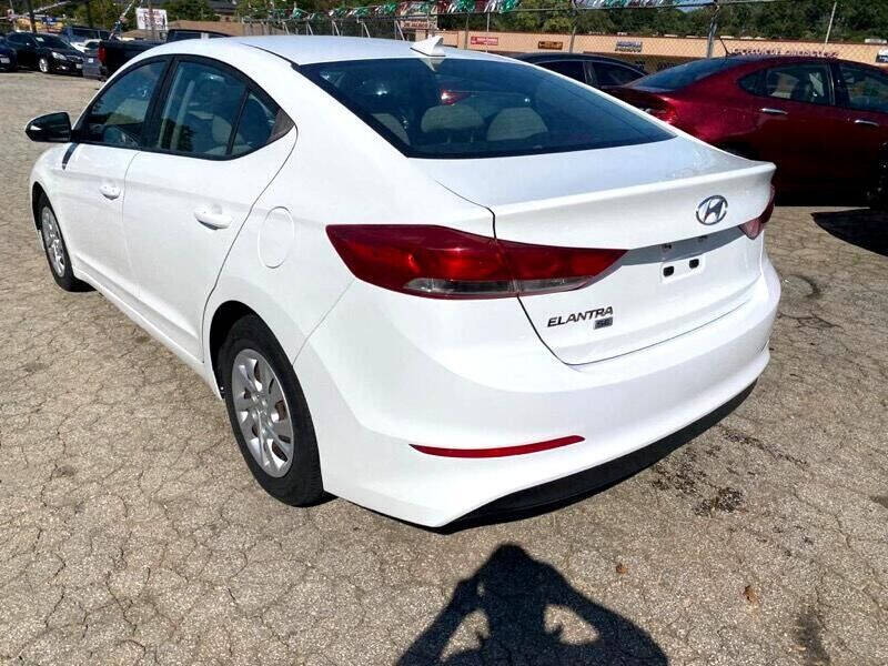2017 Hyundai Elantra SE