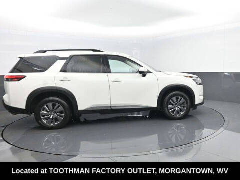 2025 Nissan Pathfinder SV