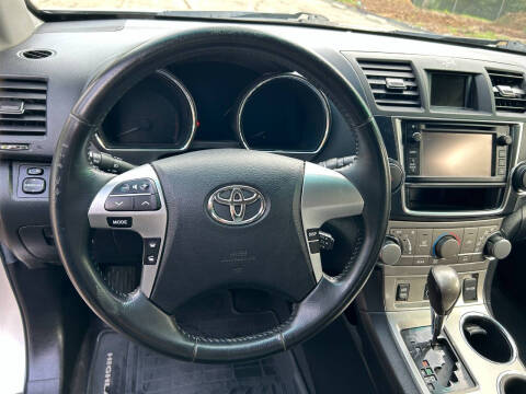 2013 Toyota Highlander SE