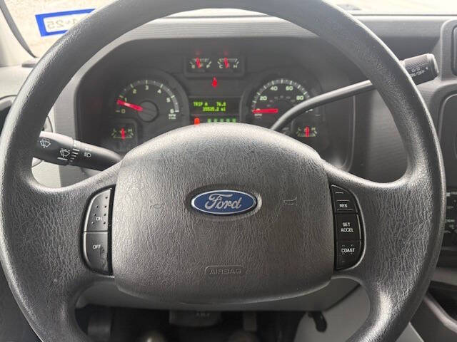 2013 Ford E-Series E-350 SD XLT