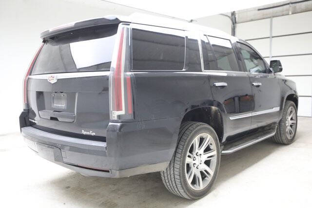 2016 Cadillac Escalade Luxury Collection