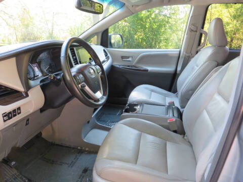 2017 Toyota Sienna XLE 8-Passenger