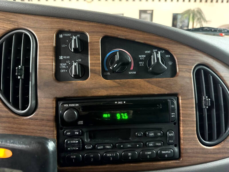 2002 Ford E-Series E-250 SD