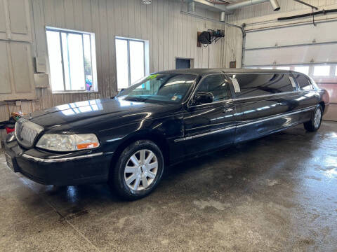 2003 Lincoln Town Car for sale at Sand's Auto Sales in Cambridge MN