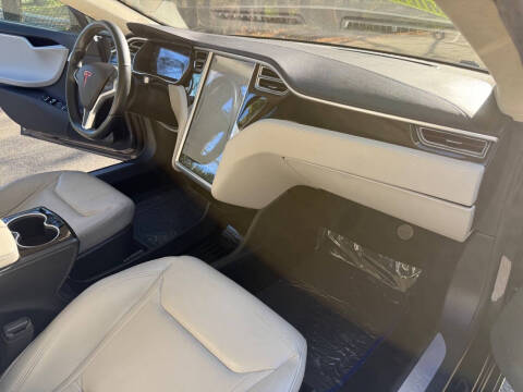 2015 Tesla Model S 70D