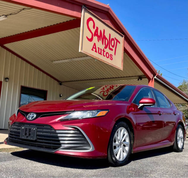 2021 Toyota Camry LE's photo