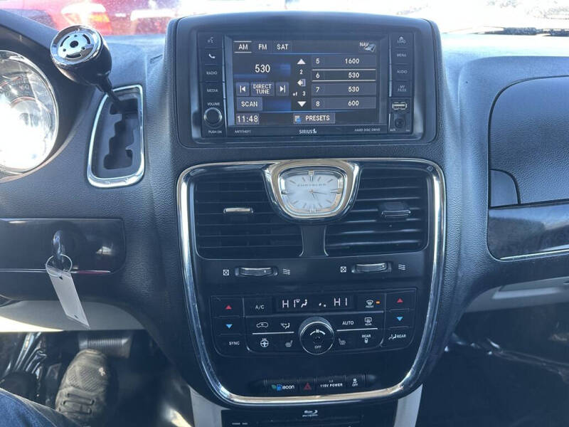 2013 Chrysler Town and Country Touring-L