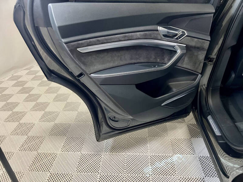 2019 Audi e-tron quattro Prestige