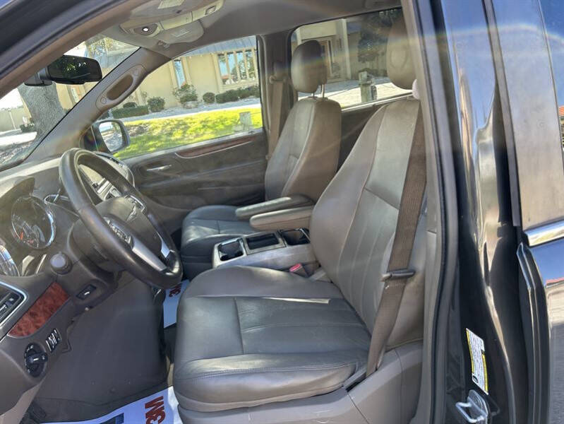 2012 Chrysler Town and Country Touring-L