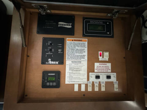 2012 Newmar Dutchstar 4354 ,  450hp, King Bed