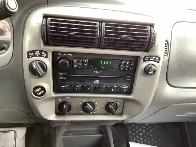 2004 Ford Explorer Sport Trac XLS