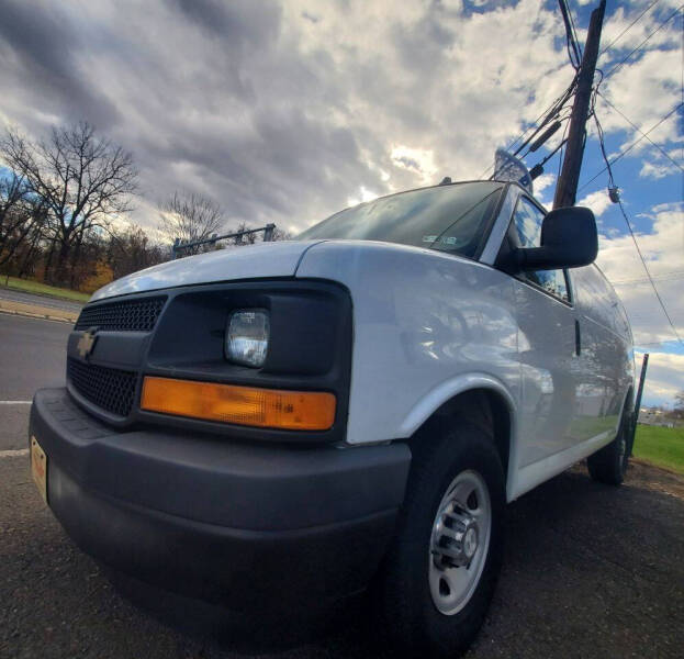 2017 Chevrolet Express Cargo Work Van's photo