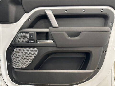 2023 Land Rover Defender 130 X-Dynamic SE