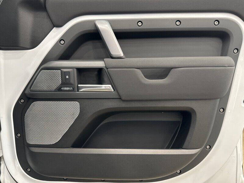 2023 Land Rover Defender 130 X-Dynamic SE