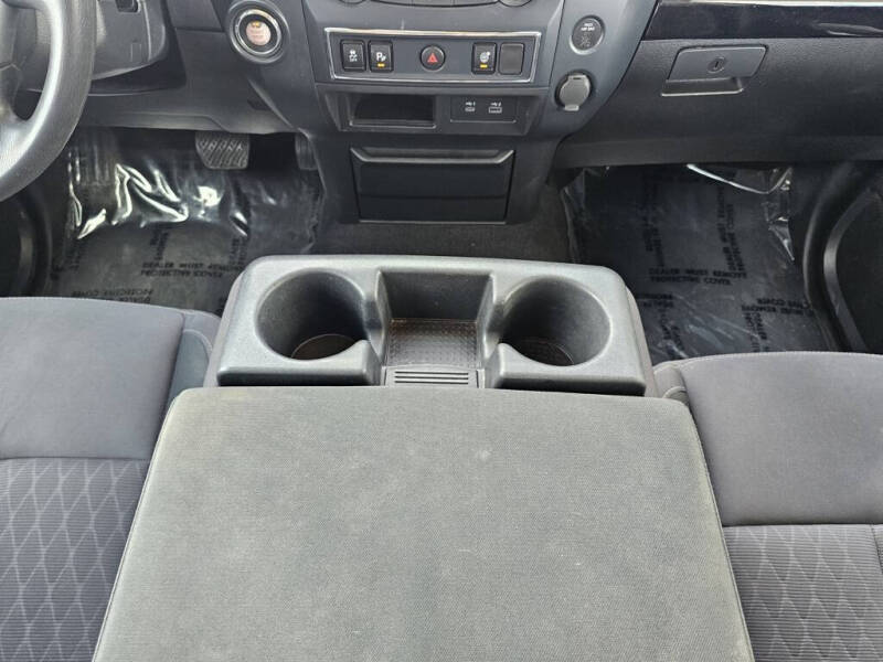 2022 Nissan Titan SV