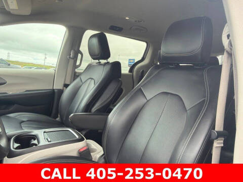 2024 Chrysler Pacifica Plug-In Hybrid Select