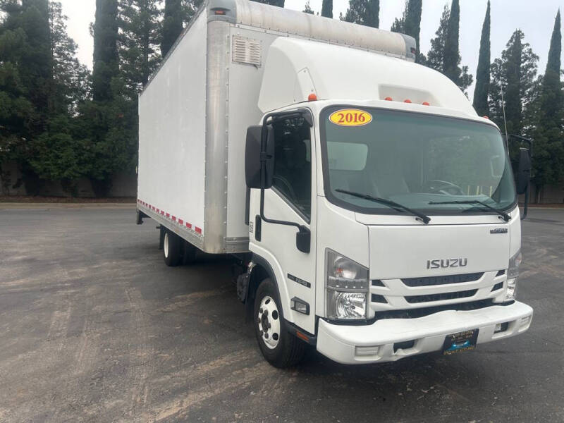 2016 Isuzu NPR's photo