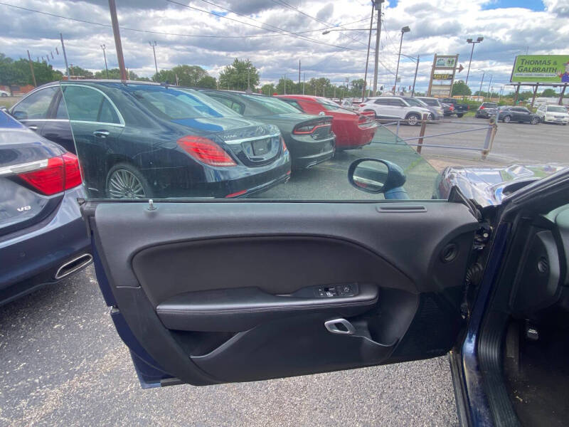 2016 Dodge Challenger SXT Plus