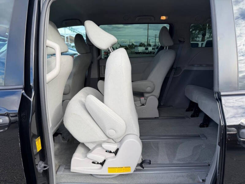 2014 Toyota Sienna L 7-Passenger