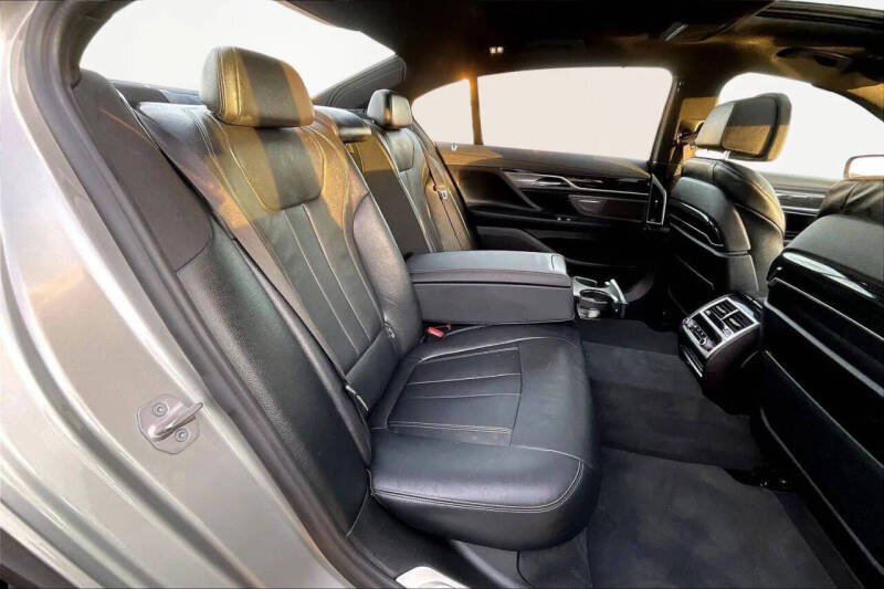 2022 BMW 7 Series 740i