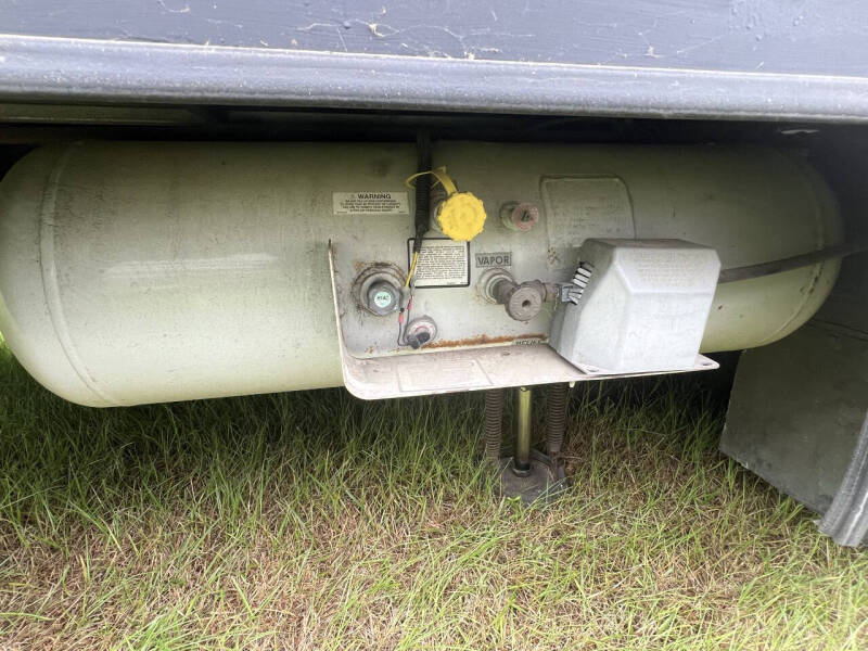 2007 Winnebago Adventurer