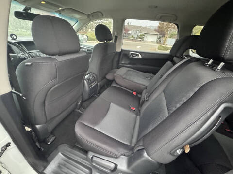 2017 Nissan Pathfinder SV