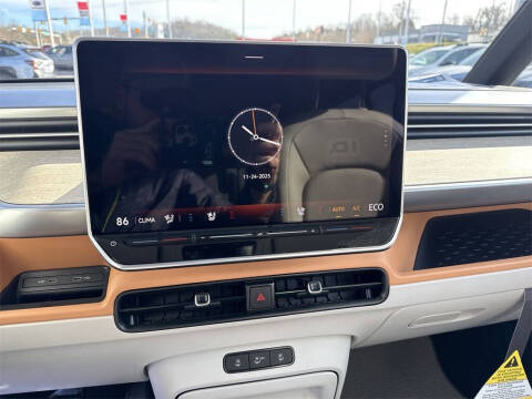 2025 Volkswagen ID. Buzz Pro S Plus 4Motion