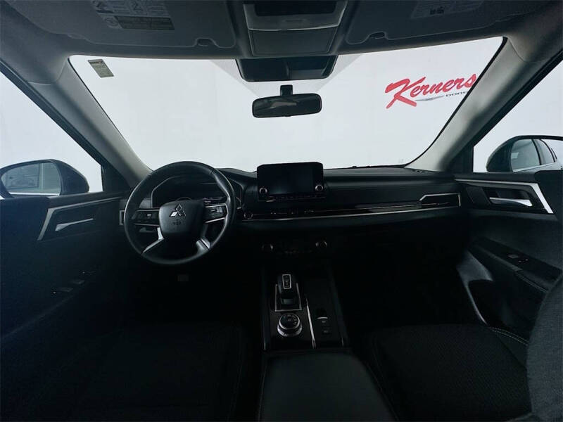 2024 Mitsubishi Outlander ES