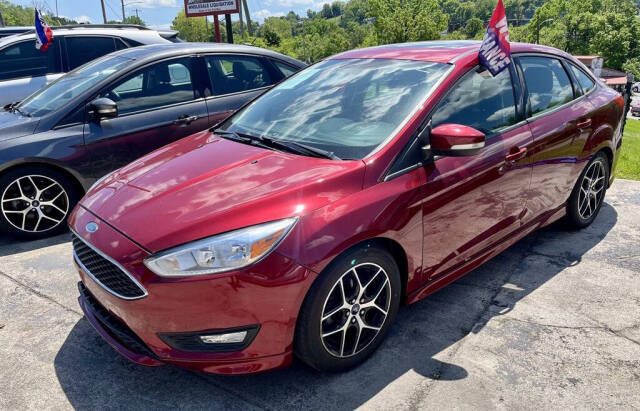 2015 Ford Focus SE's photo