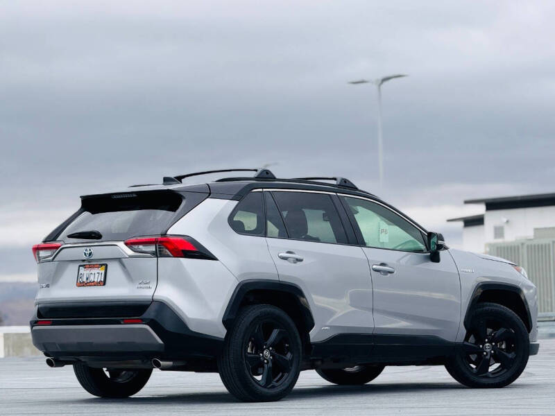 2019 Toyota RAV4 XSE photo 11