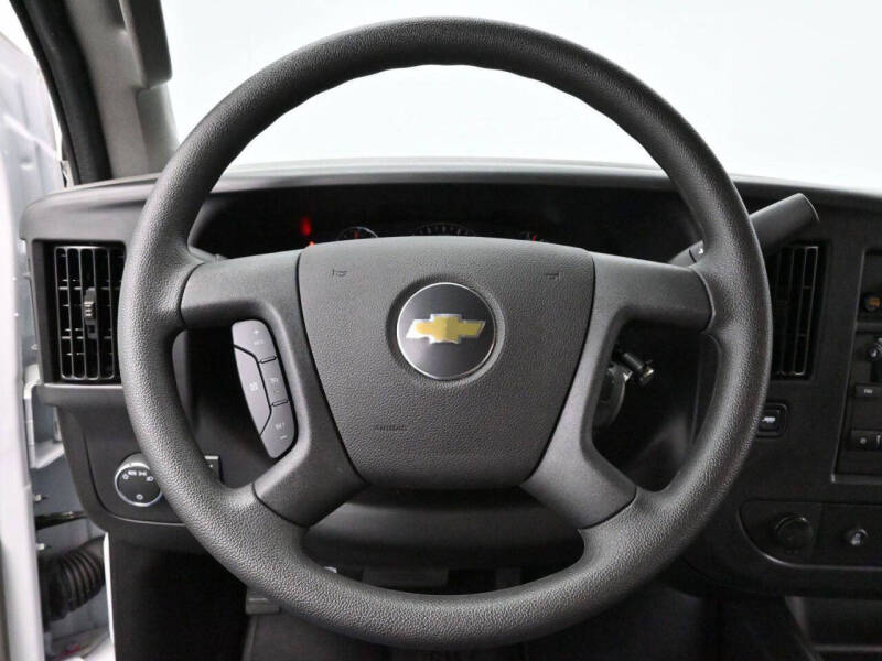 2025 Chevrolet Express LT 3500