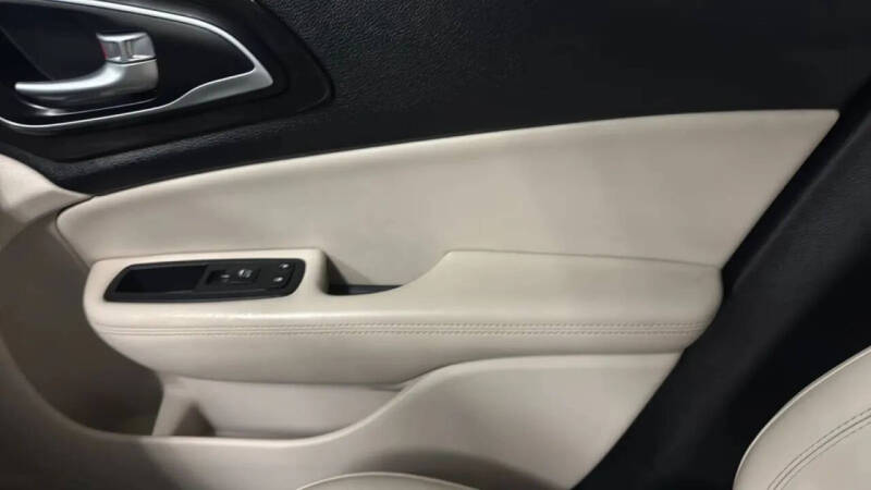 2015 Chrysler 200 C