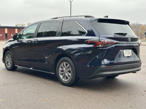2025 Toyota Sienna XLE 7-Passenger