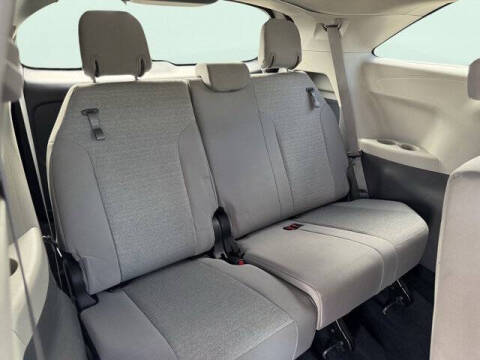 2024 Toyota Sienna LE 8-Passenger