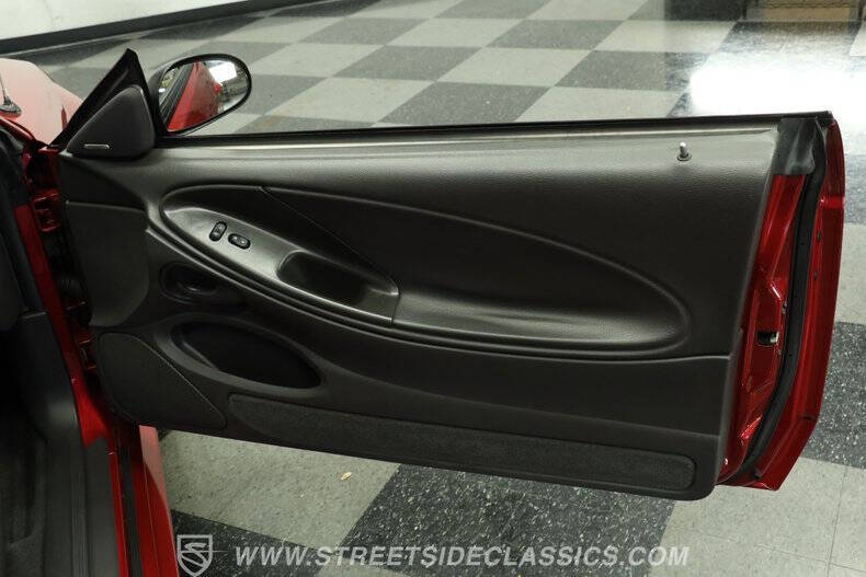 2004 Ford Mustang GT Deluxe