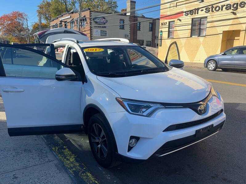 2017 Toyota RAV4 null photo 28