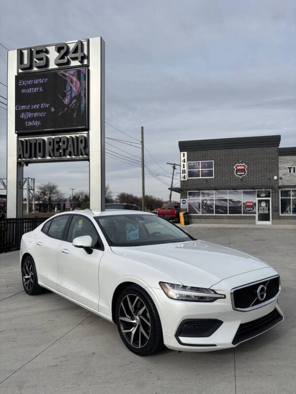 2019 Volvo S60 Momentum's photo