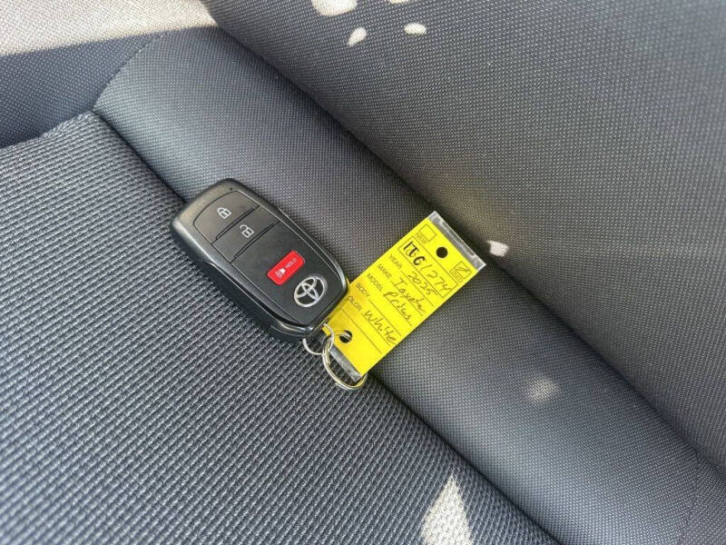 2025 Toyota Prius XLE