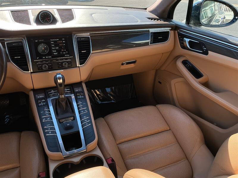 2016 Porsche Macan Turbo