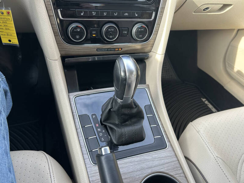 2016 Volkswagen Passat 1.8T SE