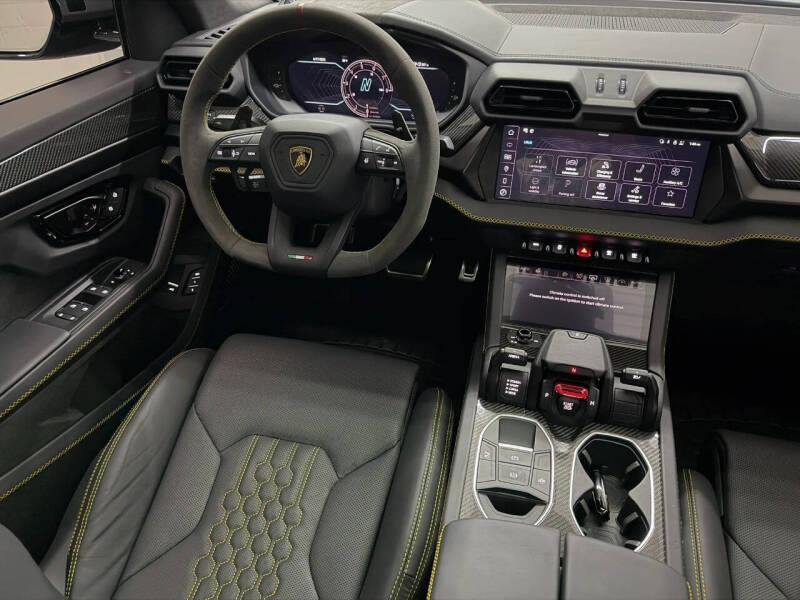2025 Lamborghini Urus SE