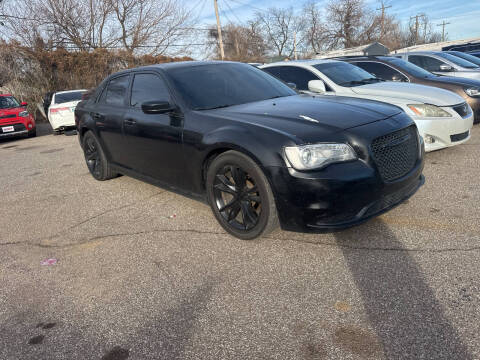 2018 Chrysler 300 for sale at EGM Auto in Midwest City OK