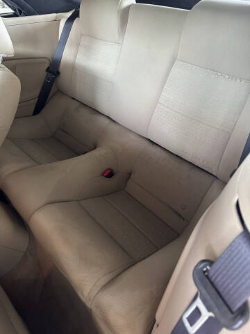 2005 Ford Mustang V6 Deluxe