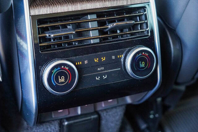 2025 Land Rover Range Rover P400 SE LWB