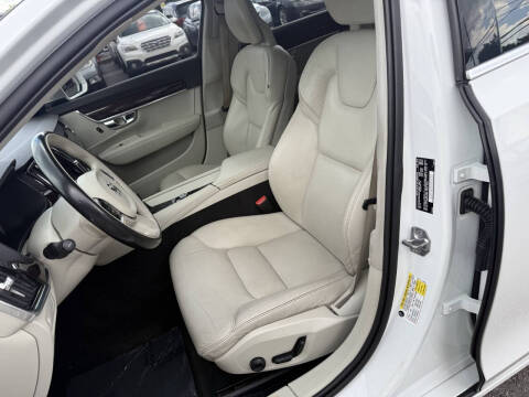 2017 Volvo S90 T6 Momentum