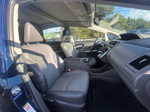 2013 Toyota Prius v Five