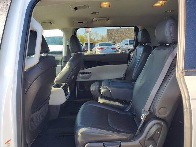 2023 Kia Carnival EX