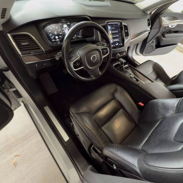 2019 Volvo XC90 T6 Momentum