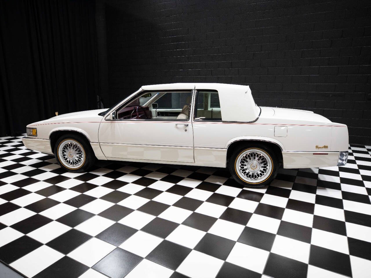 1990 Cadillac DeVille 27